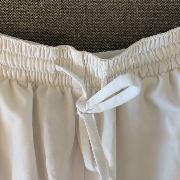 Lululemon Court Rival High-Rise Short 3" – White, Size 6 - Picture 4 of 9